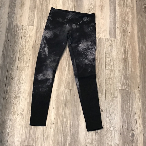 ALO Yoga Pants - Alo Yoga Print Airbrush Long Leggings Size Medium